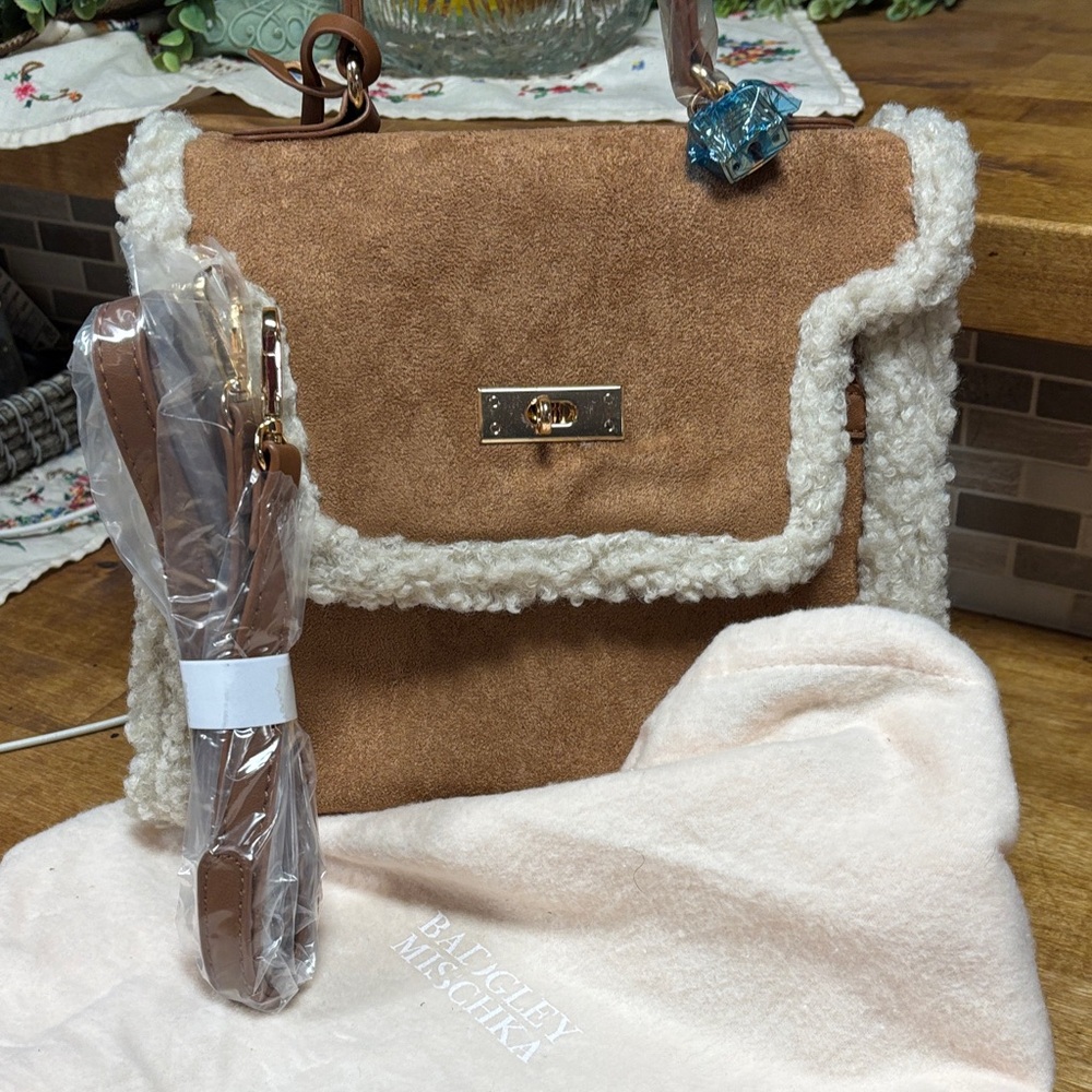 Badgley Mischka Crossbody Bag with strap lock n DustBag ! NWT - Picture 11 of 11